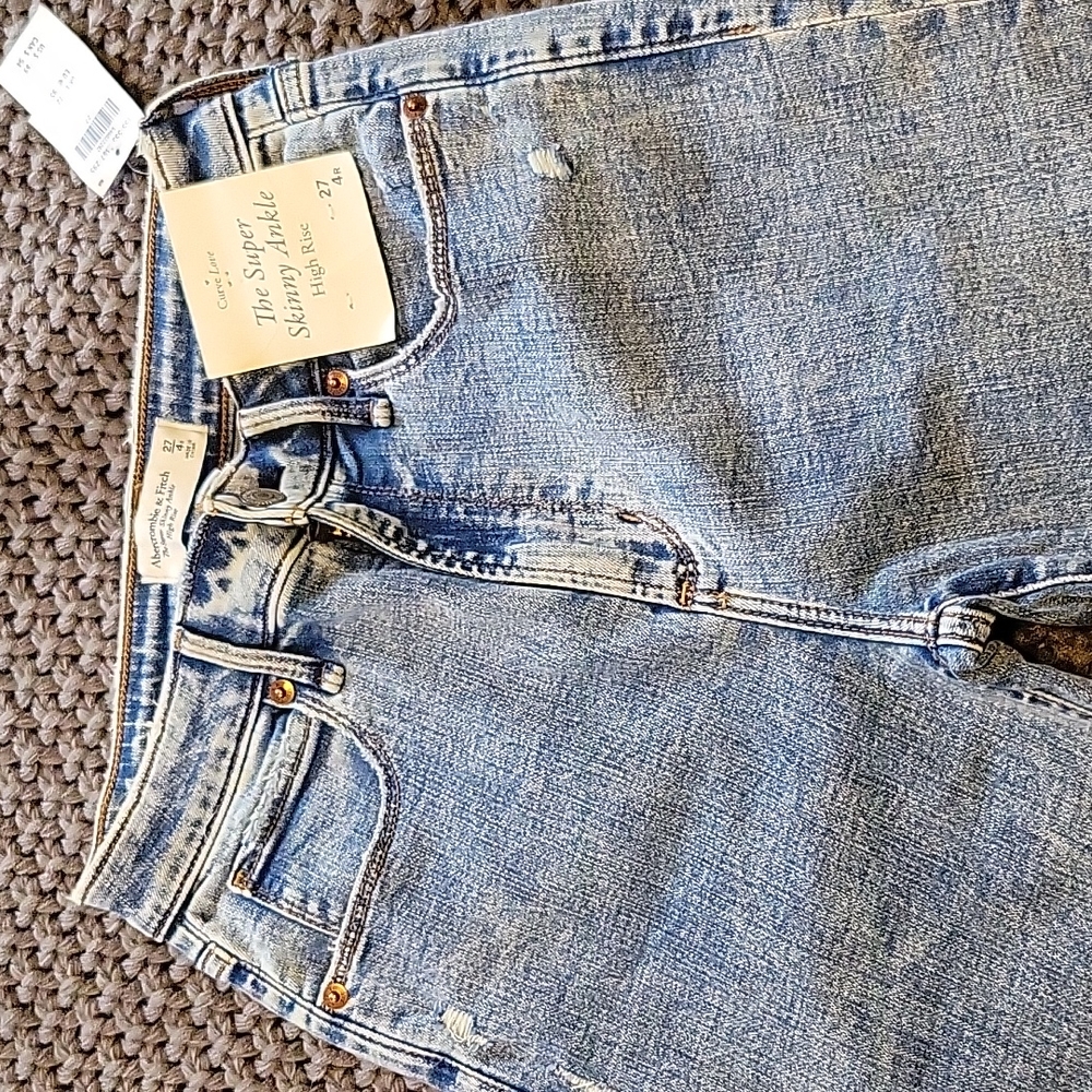 Abercrombie and Fitch Super Skinny Jeans, size 27
